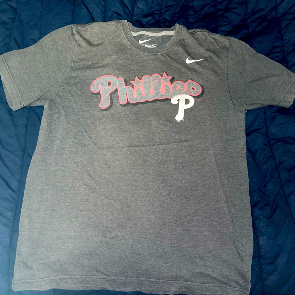 Retro Phillies T shirt
